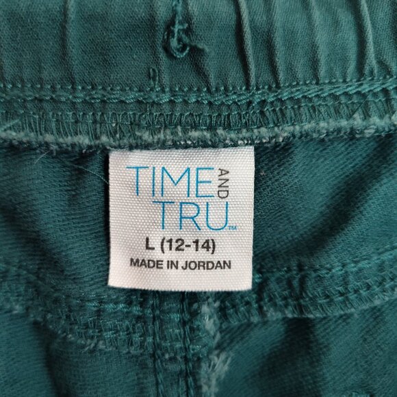 Ladies SZ L (12-14) Time & Tru Green Cuffed Shorts - Picture 3 of 3